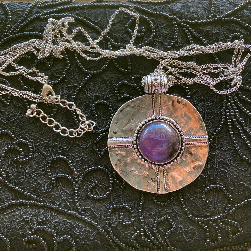 Elegant Silver and Purple Pendant Necklace